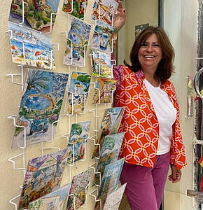 Photo de Sandrine Carsalade devant sa boutique